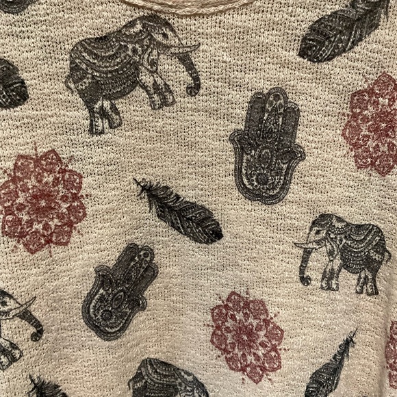 Ginger G Women's Cream Elephant Hamsa Mandala Feather Print Tunic Top - Picture 4 of 5